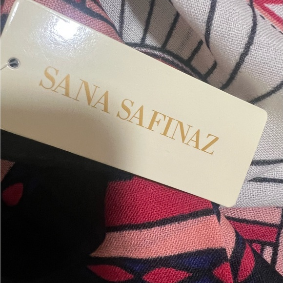 NEW SANA SAFINAZ WOMENS SHAWL SCARF COLORFUL
Aprox 25” W. 72” L - Picture 5 of 6